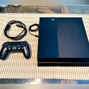 PlayStation 4 500TB with Uncharted Bundle